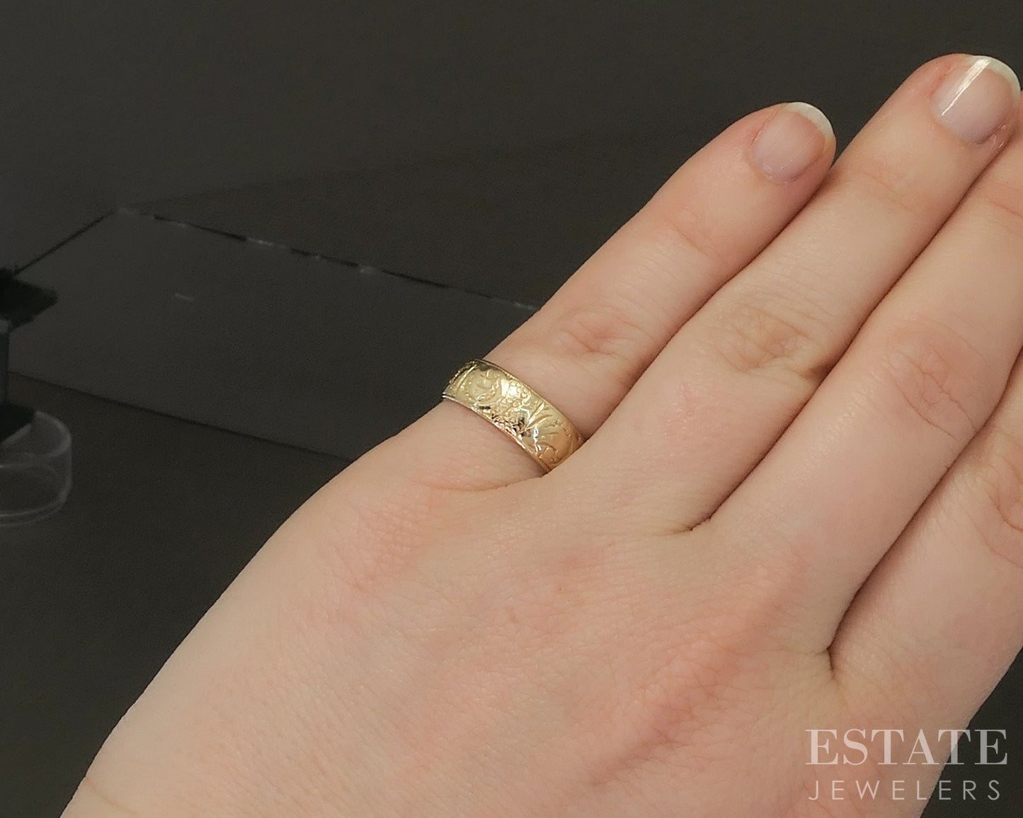 Antique 14k Yellow Gold 5.8mm Engraved Cigar Band Ring 4.1g p22782