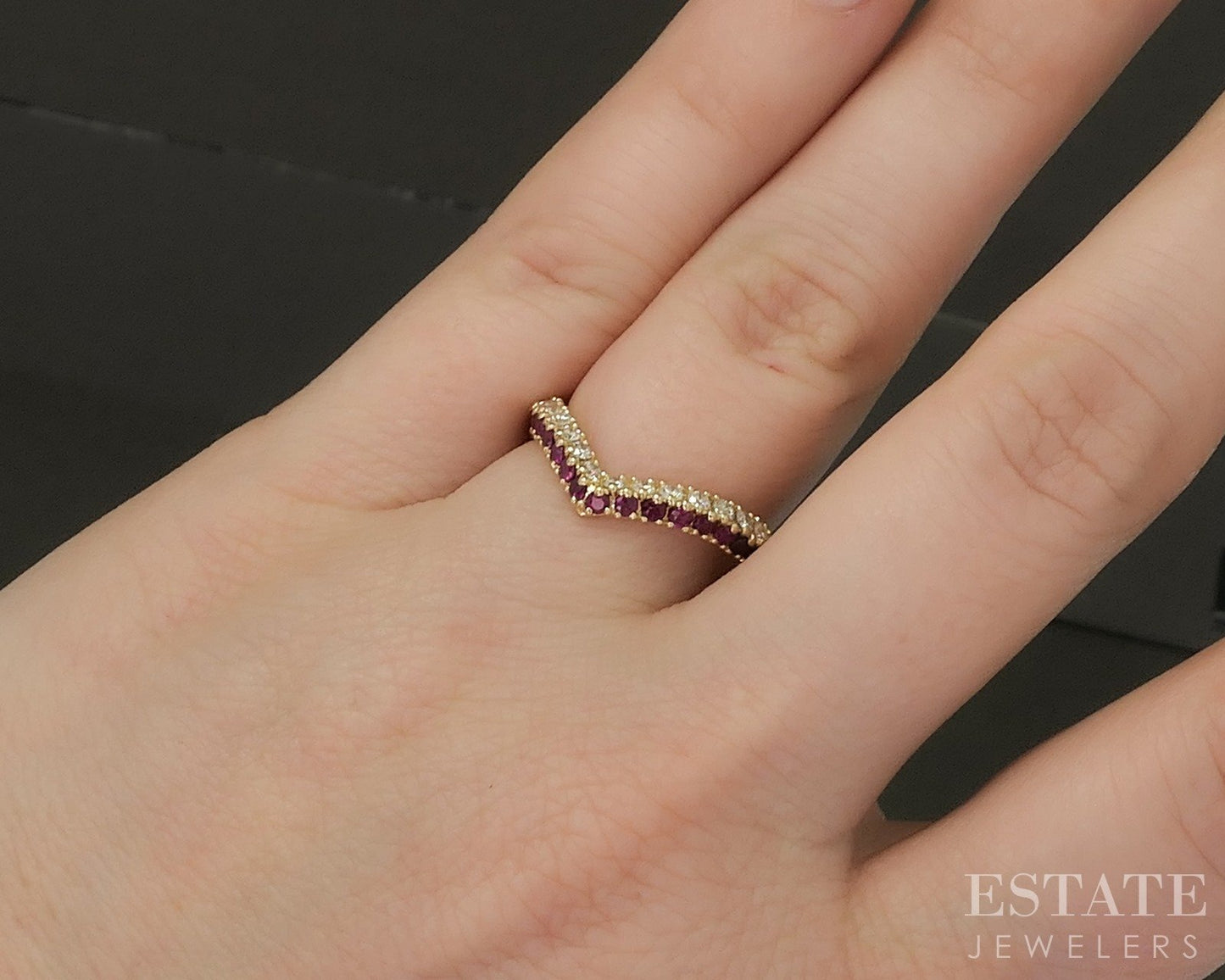 18k Yellow Gold Miiori Natural Ruby & Diamond Chevron Band Ring 3.3g p24433