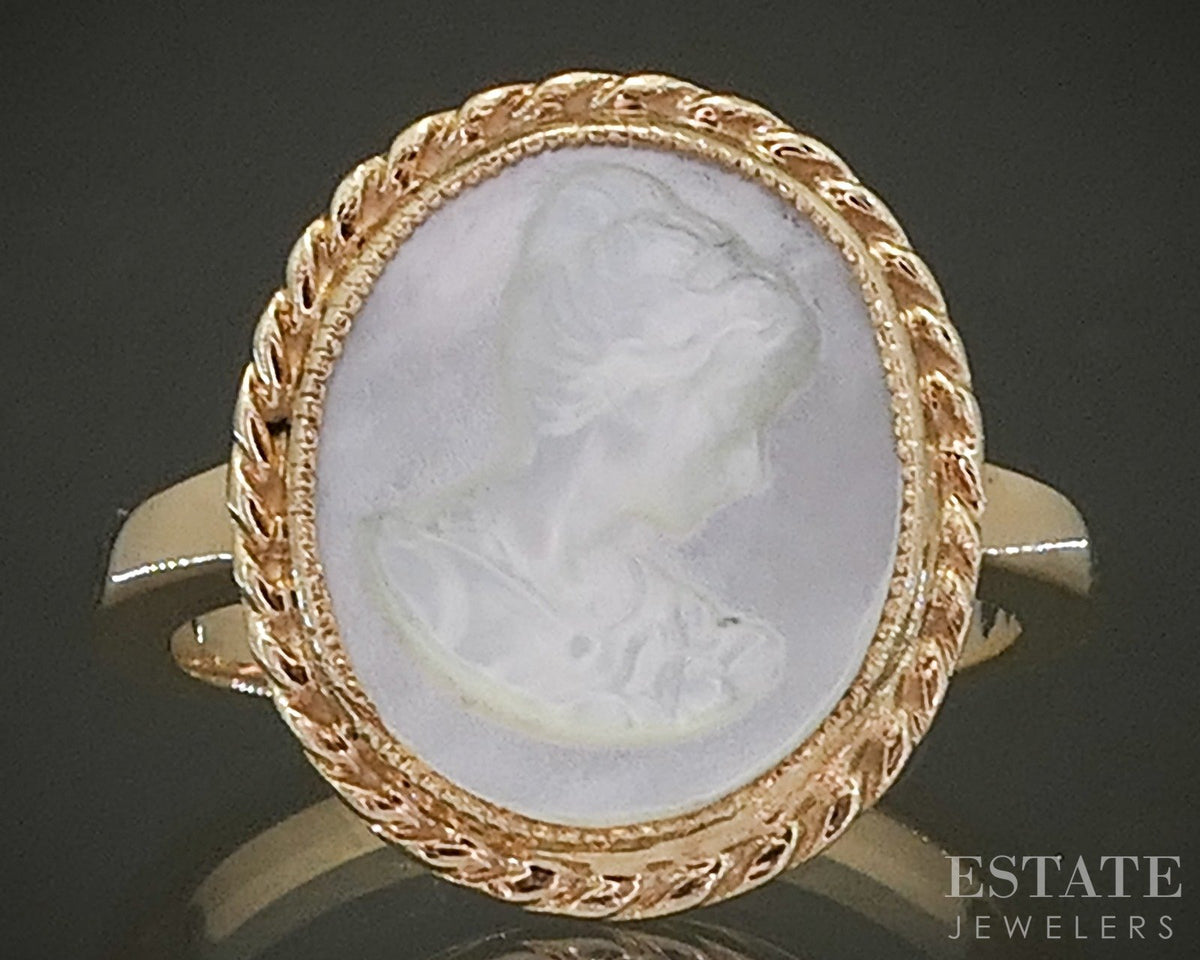 Vintage 14k Yellow Gold Natural Mother of Pearl Cameo Ladies Ring 3.4g p28053