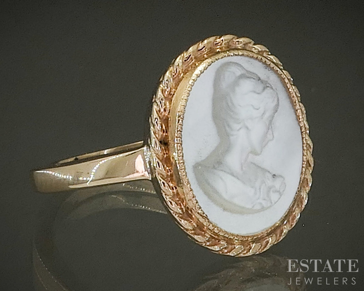 Vintage 14k Yellow Gold Natural Mother of Pearl Cameo Ladies Ring 3.4g p28053