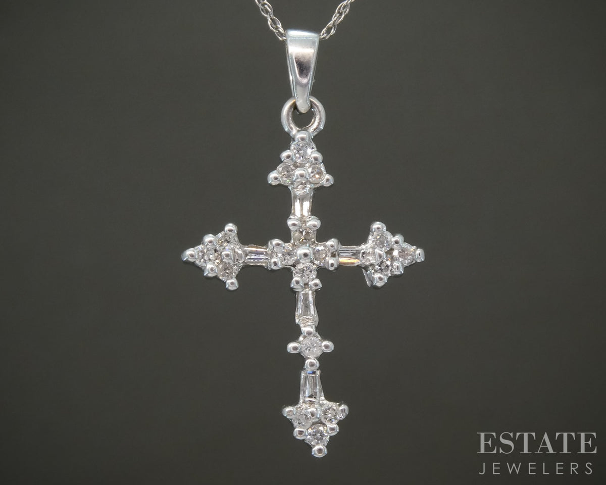 10k White Gold Natural .16ctw Diamond Cross Ladies Necklace 1.7g 18"L p28908